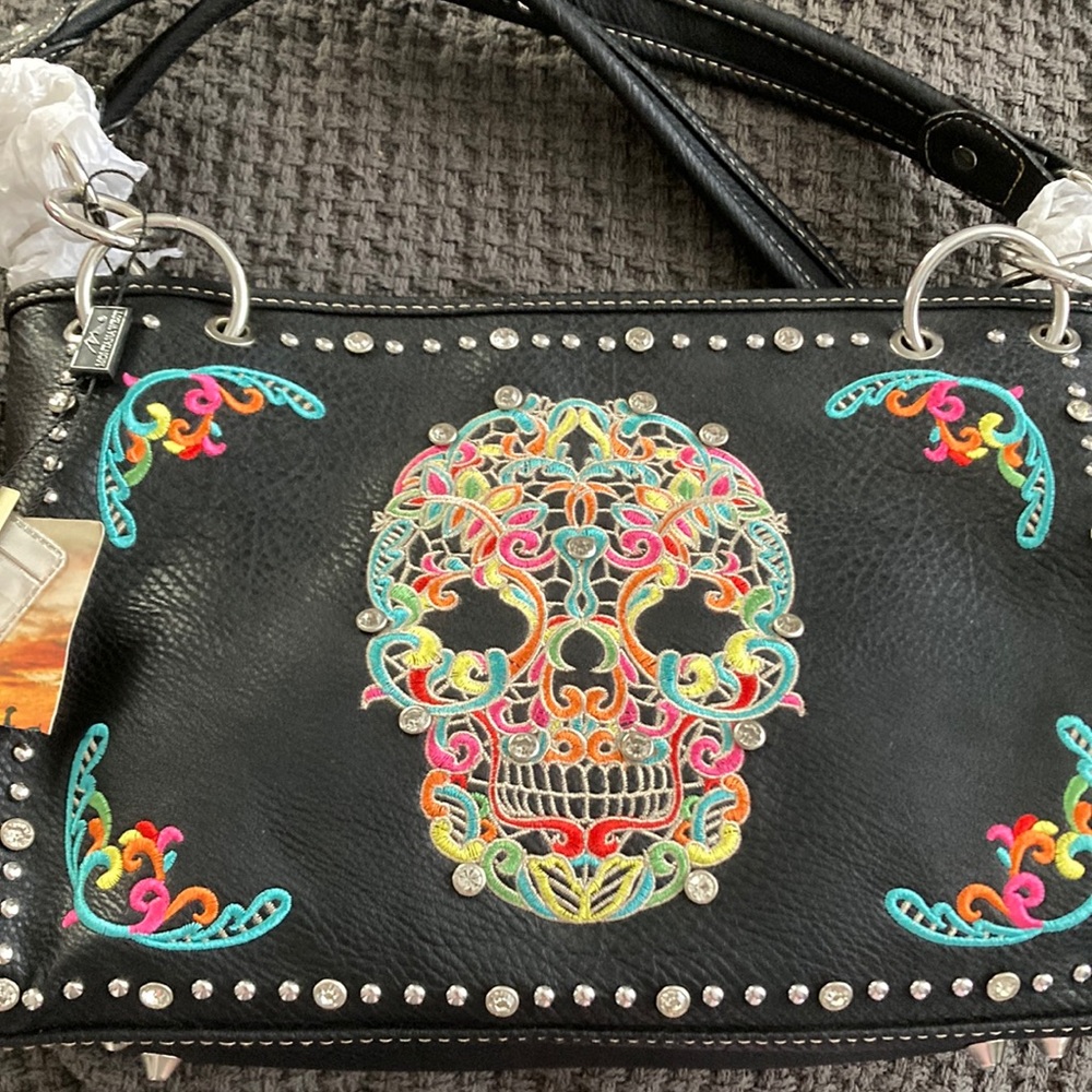 Absolutely beautiful brand new Montana West handbag!!